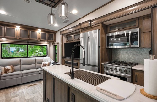 Pittman Center RV Rental | Luxury Creekside Retreat: RV in Gatlinburg,Tn