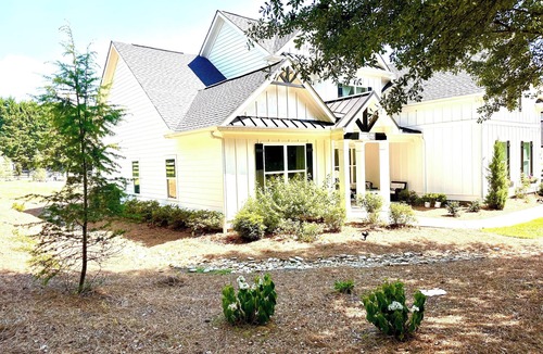 Dawsonville House | Luxury Farmhouse decor to the hilt!1 acre gated. RV & boat space plus camping!