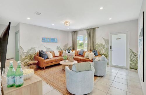 Garden Isles House | Luxury Heated Pool Oasis-10 mins to BEACH- Fast WiFi