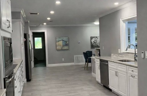 Southgate House | Luxury home&heated private pool mins drive to Siesta Key & Downtown Sarasota.