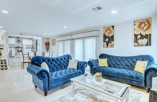 Paradise House | Luxury home with Pool and gym and RV parking