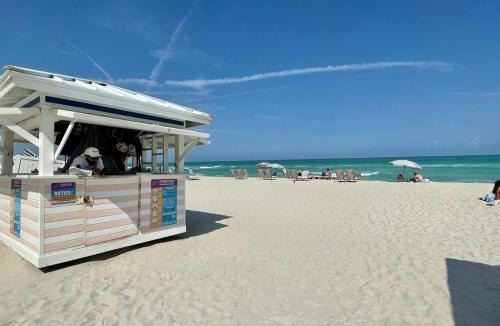 Mid Beach Apartment | Luxury Hotel on the Beach - Oceanview, Pool, Resort & Premium Amenities