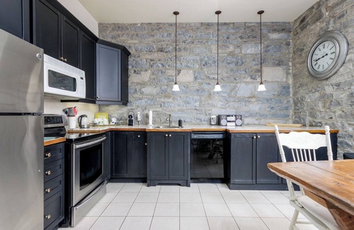 Kingston Apartment | Luxury Limestone Suite is a Home Away from Home