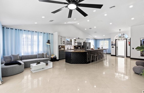 Edgewood House | Luxury Oasis for 11: Pool & Games, 15 Min to Beach