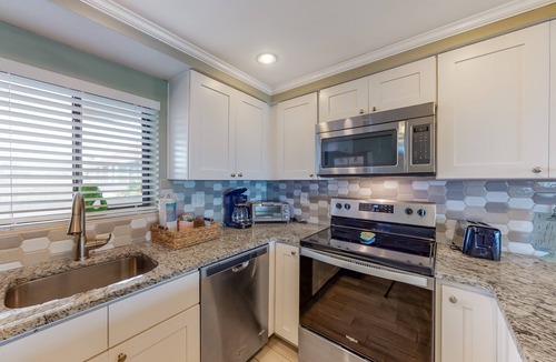 Miramar Beach Condo | Luxury, oceanfront condo with outdoor pool & patio - snowbird-friendly