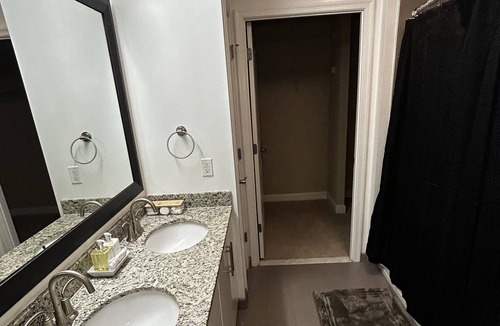 NoMa Apartment | Luxury One Bedroom in the Heart of Dc