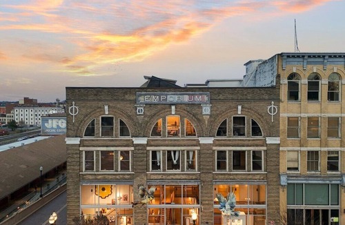 Old City Condo | Luxury Penthouse Loft with Parking in Old City