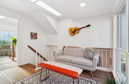 White Center House | Luxury Retreat near beaches, 12 miles to Seattle