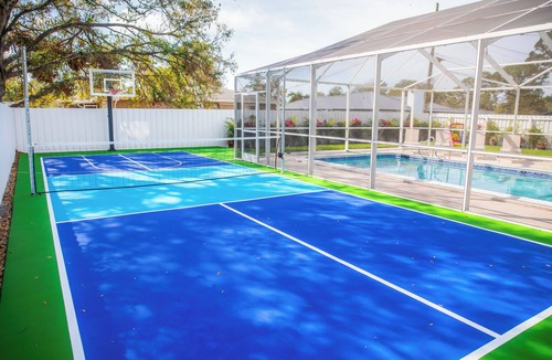 Ringling Park House | Luxury Sports Vacation Pool House-Downtown Sarasota-Pickleball/Volley/Basketball