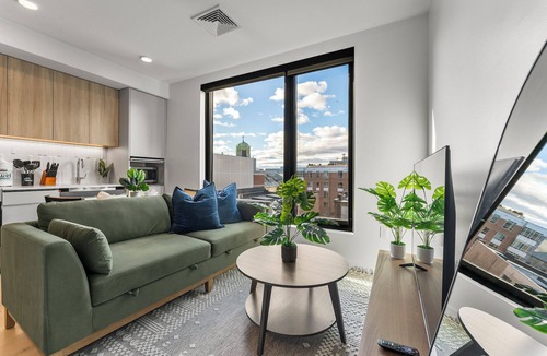D Street - West Broadway Apartment | Luxury Studio Next to Broadway fkn0