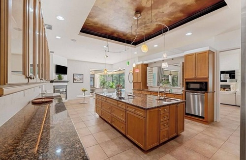 Lake Sarasota House | Luxury Summer Retreat. Spacious 3-bedroom with salt water pool & spa in Sarasota