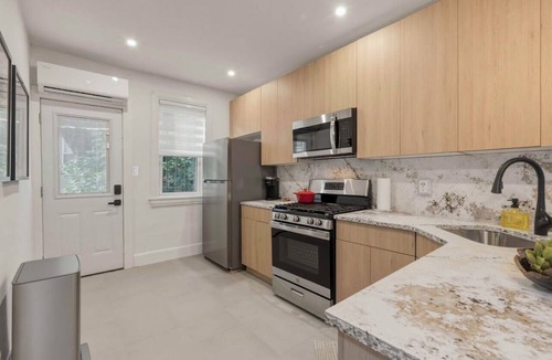 Downtown Wilmington Apartment | Luxury Urban Loft - Designer Stay - sleeps 4 in Downtown Wilmington