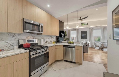 Downtown Wilmington Apartment | Luxury Urban Loft - Designer Stay - sleeps 4 in Downtown Wilmington