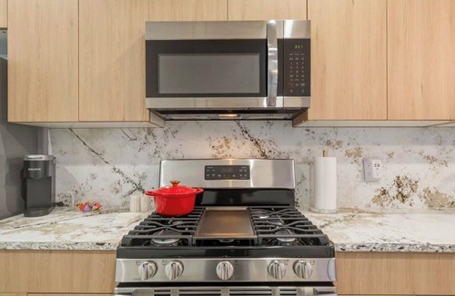 Downtown Wilmington Apartment | Luxury Urban Loft - Designer Stay - sleeps 4 in Downtown Wilmington