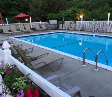 Lake George Hotel | Lyn Aire Motel - Lake George