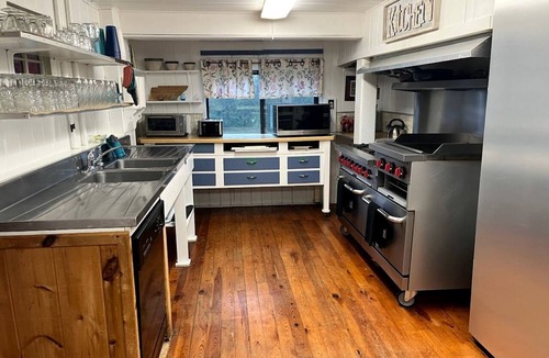 Wears Valley House | Magnificent 26-Person Vacation Rental in Sevierville, Tennessee - The Ultimate Glamping Site near Pigeon Forge