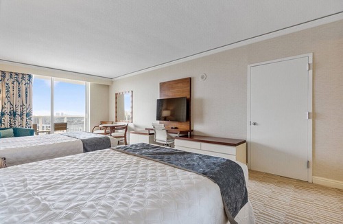 Sunny Isles Beach Hotel | Magnificent Studio in Luxe Beachfront Resort