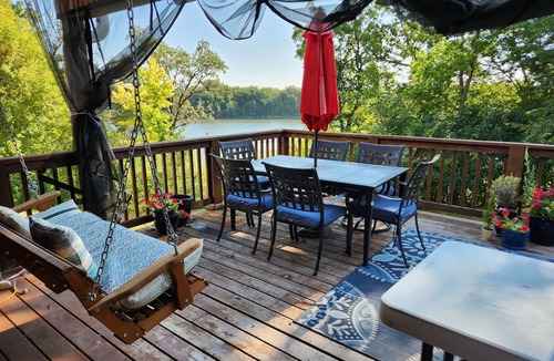 Inver Grove Heights House | Majestic views of the river, bald eagles & more. Hot tub! Fragrance free home.
