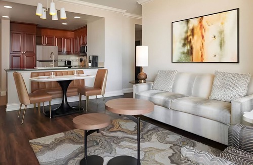 Las Vegas Hotel | Make Every Moment of Your Trip Feel Special Here! Unit with Full Kitchen, Pool!