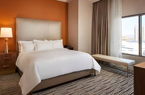 Las Vegas Hotel | Make Every Moment of Your Trip Feel Special Here! Unit with Full Kitchen, Pool!