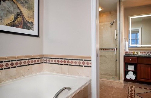 Las Vegas Hotel | Make Every Moment of Your Trip Feel Special Here! Unit with Full Kitchen, Pool!