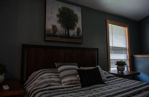 Saluda Cabin | Make Your Trip More Enjoyable! Near Green River Cove Trailhead and Melrose Falls