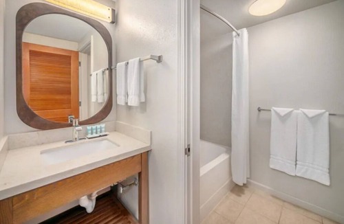 Kahului Hotel | Making The Best Memories Along The Way! 2 Relaxing Units, Outdoor Pool!