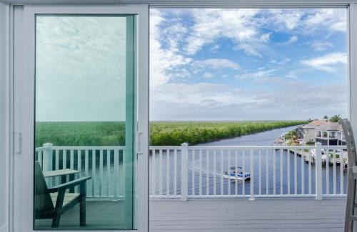 Cape Harbour Apartment | Manatee Suite 2 Funky Fish House at Cape Harbour