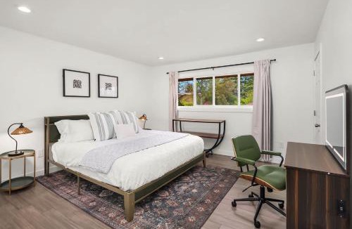 Meadowbrook House | Maple Leaf Modern Retreat with EV Charger