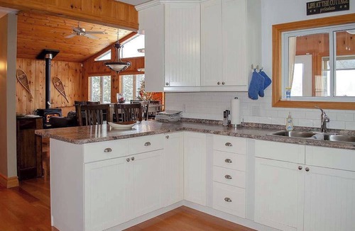 Cloyne Cottage | Mapleview - Three Bedroom Cottage, Sleeps 12