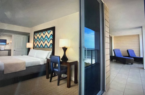Marco Island Hotel | Marriott's Crystal Shores Marco Island DIRECT WATERFRONT 2/2 JULY 11-18 ONLY