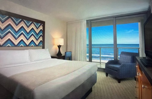 Marco Island Hotel | Marriott's Crystal Shores Marco Island DIRECT WATERFRONT 2/2 JULY 11-18 ONLY