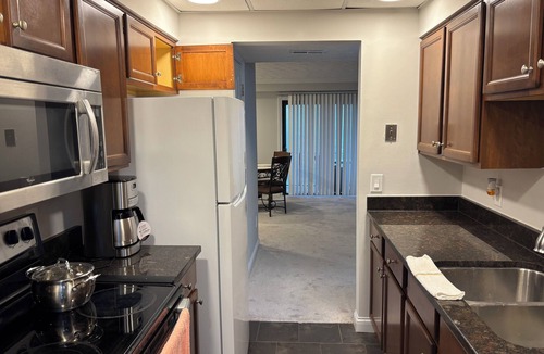 East Price Hill Condo | Marvelous river view 2-bedroom condo with AC & heat in Cincinnati
