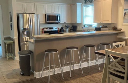 Central Myrtle Beach Condo | Massive 1st floor end unit. Luxury 3 bedroom 2 full bath open floor plan.