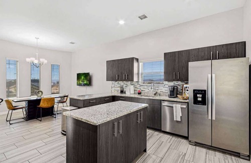 Biggs Field House | Massive Backyard! Tri Level Home 4 Bed 3.5 Bath