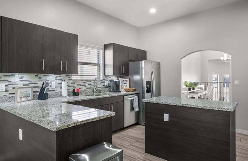 Biggs Field House | Massive Backyard! Tri Level Home 4 Bed 3.5 Bath