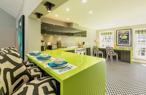 Downtown Condo | *MAYA’S SECRET TREASURE @ DUVAL* Pool & Balcony over Duval + LAST KEY SERVICES