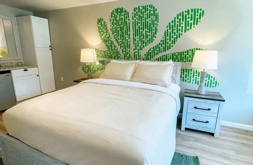 Townsend Hotel | Meadow Room at The Trailblazer Unit 2