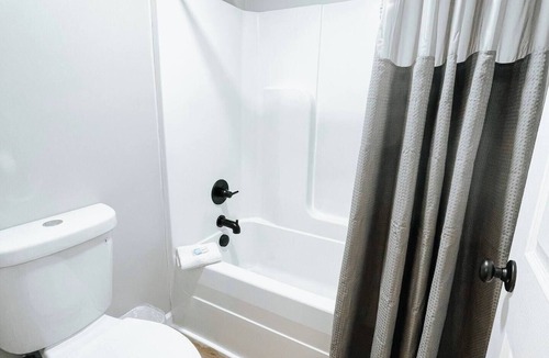 Townsend Hotel | Meadow Room at The Trailblazer Unit 2