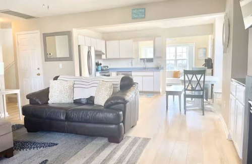 Clearwater Cottage | Mellow Yellow - The Perfect Family Beach Getaway!
