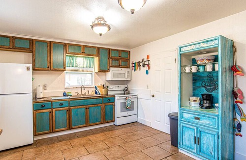 Homosassa Apartment | MermaidManorCarriageHouse|ScreenedSaltwaterPool&Hottub|Sleeps6|1DogOK