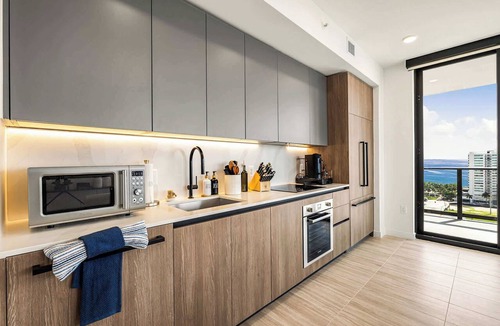 North Beach Apartment | Miami Beach Oceanfront 2BR | Beach Views | Pool