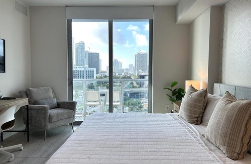 Northeast Miami Apartment | Miami design district, view of the bay - city