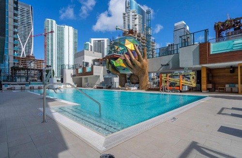 Downtown Miami House | Miami E11even w Resort Amenities