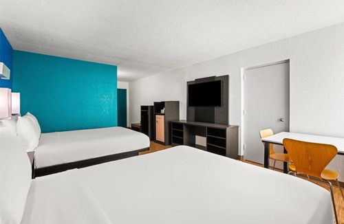 Ludlam Hotel | Miami Room | Pet-Friendly, Free Parking | 4.8 Miles from Magic City Casino