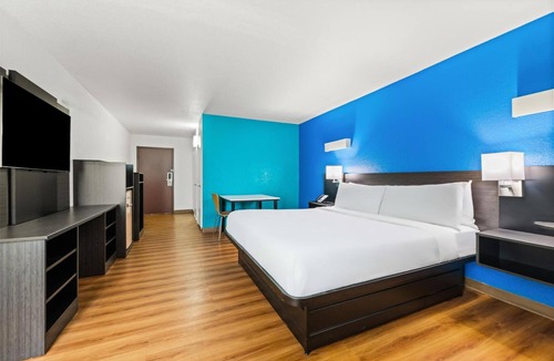 Ludlam Hotel | Miami Stay! | 6.5 Mi from Miracle Mile | Pets Allowed, Free Parking