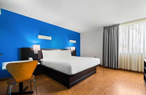 Ludlam Hotel | Miami Stay! | 6.5 Mi from Miracle Mile | Pets Allowed, Free Parking
