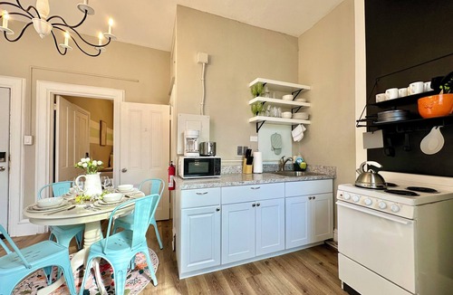 Harrisburg Apartment | Midtown Whimsical Apartment 1 Block To River- Walk To Restaurants!