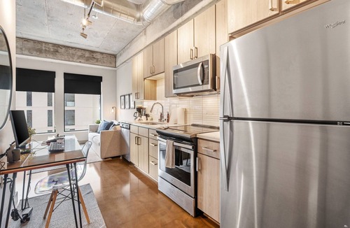 Warehouse District Apartment | MINNeSTAY* Sable 403 | Target Center | North Loop