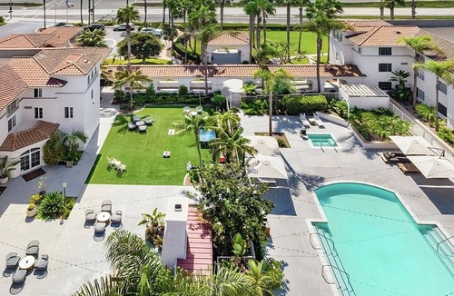 Carlsbad Hotel | Minutes to Legoland California! Parking, Kids Playground, Pool, Pets Allowed!